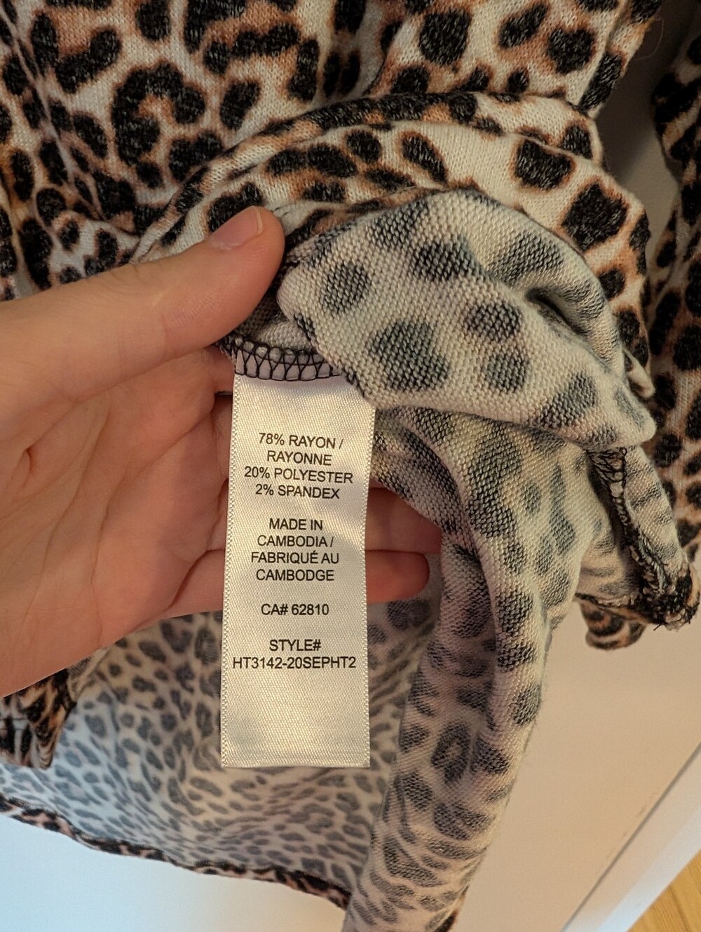 Ricki's Leopard Print V-Neck Long Sleeve Top - Picture 4 of 6